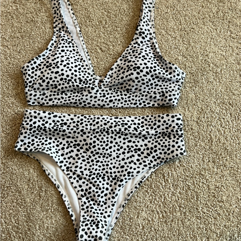NWOT Shein Bikini Women’s M Black & White spotted/animal print